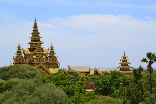 Shwezigon Paya, golden temple in Bagan