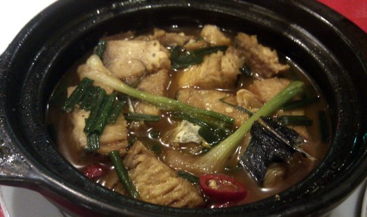 Seafood claypot stew