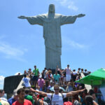 Christ the Redeemer + 100 tourists